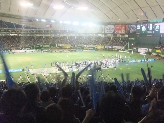 関西学院大学の応援席より 第65回ライスボウルを東京ドームで観戦 撮影:高橋典幸 関西学院大学の応援席より 第65回ライスボウルを東京ドームで観戦 撮影:高橋典幸
