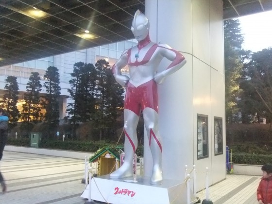 帰りはウルトラマンがお見送り! 第65回ライスボウルを東京ドームで観戦 撮影:高橋典幸 帰りはウルトラマンがお見送り! 第65回ライスボウルを東京ドームで観戦 撮影:高橋典幸