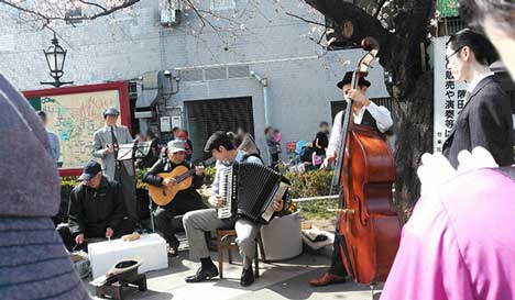 東京大衆歌謡楽団 街頭演奏「吾妻橋」 浅草側 隅田公園 2014年3月30日(土)